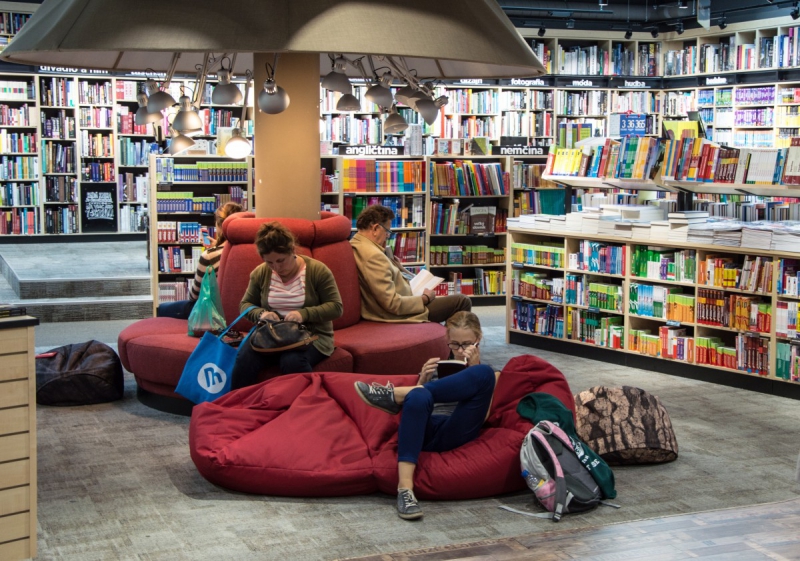 boutique-CHATEAUVIEUX-min_books_bookstore_book_reader_readers_reading_shop_sale_books-849006