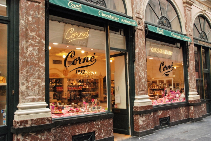 boutique-CHATEAUVIEUX-min_chocolate_chocolaterie_shop_luxury_chic_gallery_brussels_belgium-558146